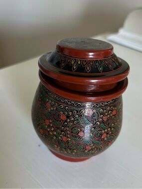 VTG  Burmese lacquerware jar “yun-de hand painted